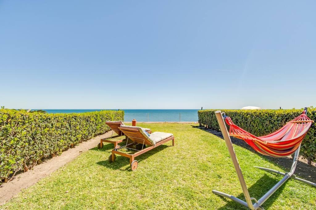 Beachfront Townhouse เอสเตโปนา ภายนอก รูปภาพ