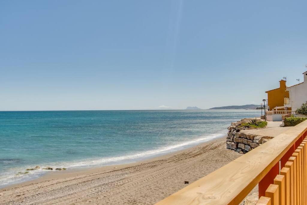 Beachfront Townhouse เอสเตโปนา ภายนอก รูปภาพ