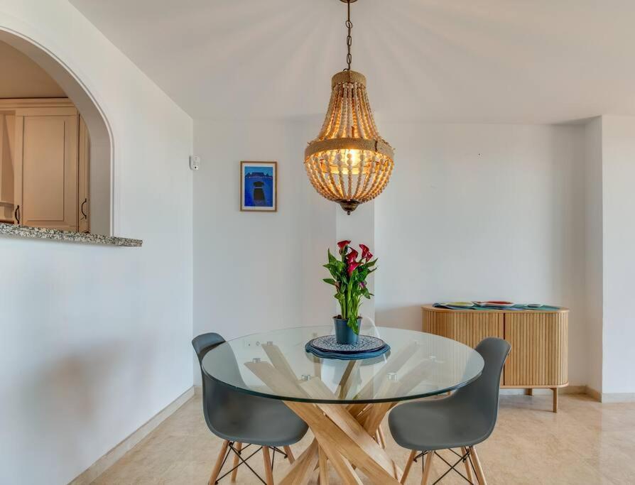 Beachfront Townhouse เอสเตโปนา ภายนอก รูปภาพ