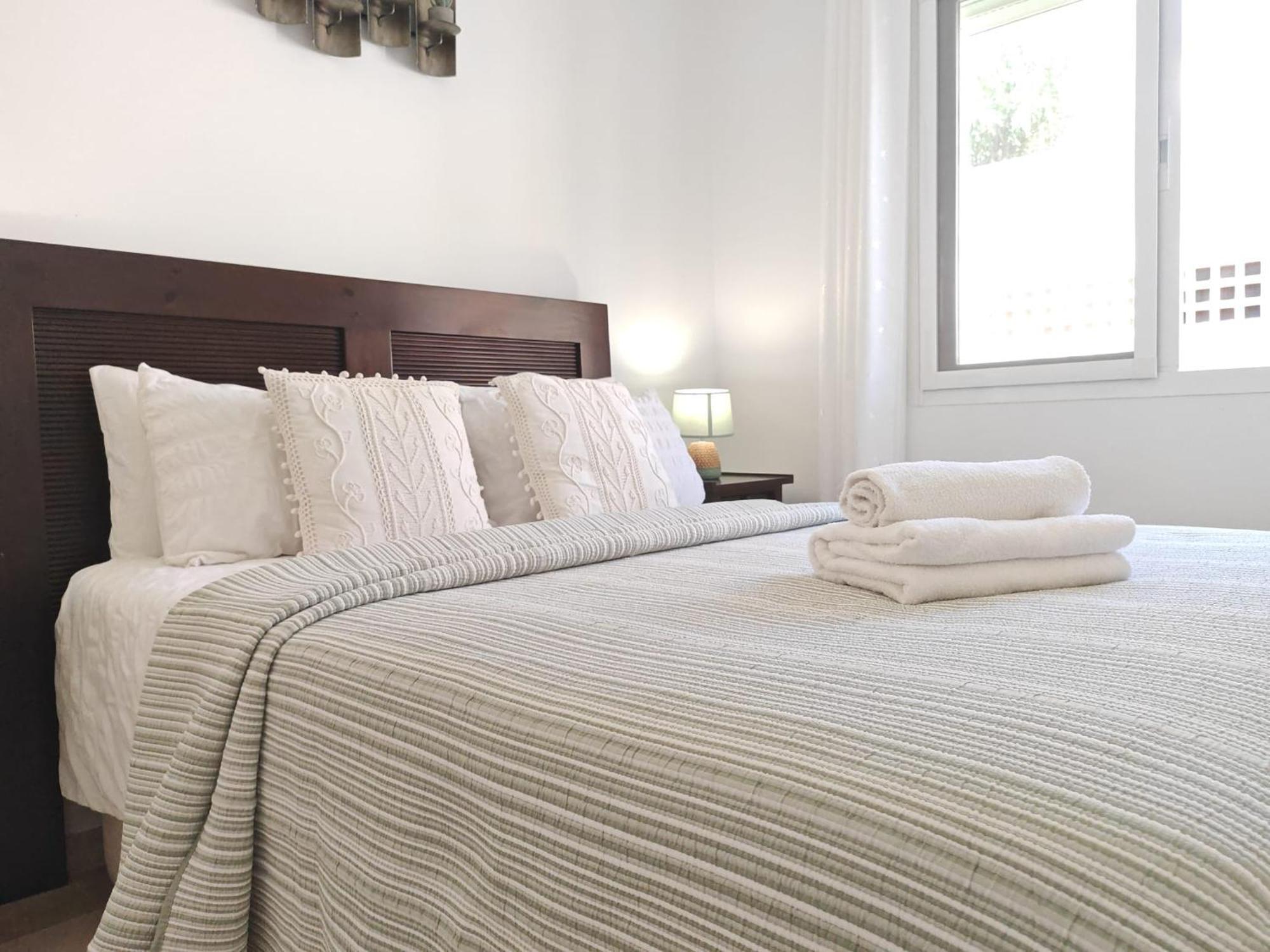 Beachfront Townhouse เอสเตโปนา ภายนอก รูปภาพ