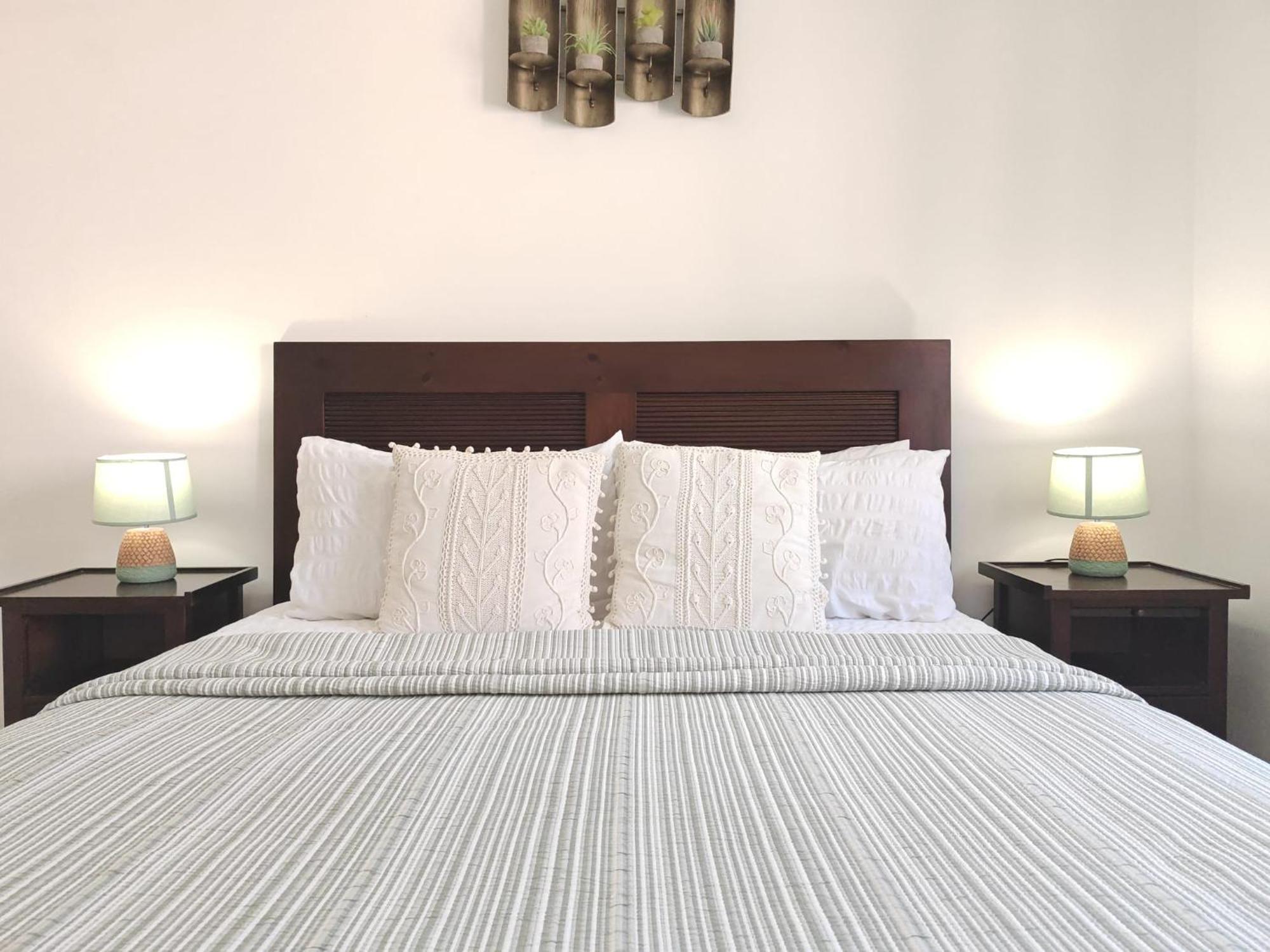 Beachfront Townhouse เอสเตโปนา ภายนอก รูปภาพ